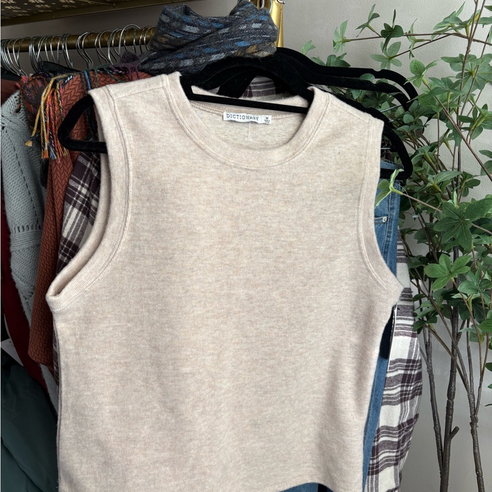 Dictionary Women's Cream Sleeveless Top